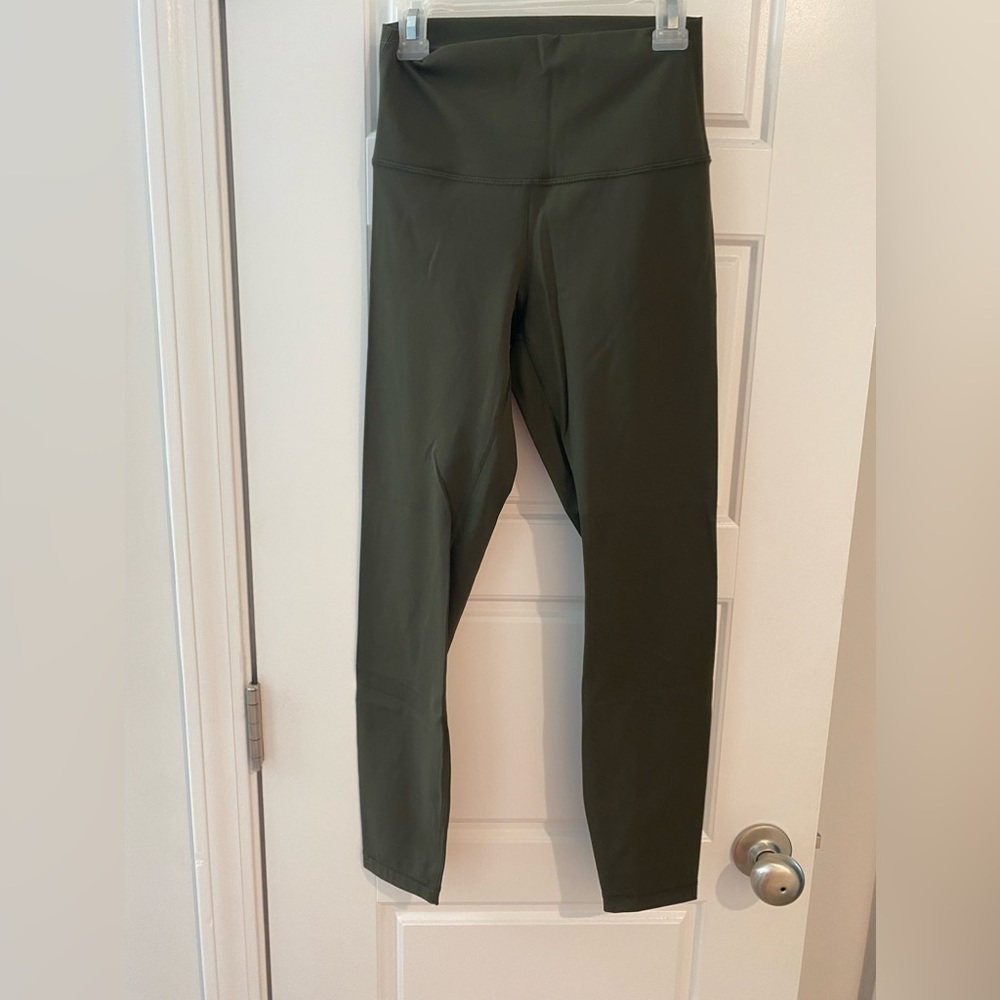 LULULEMON olive wunder under